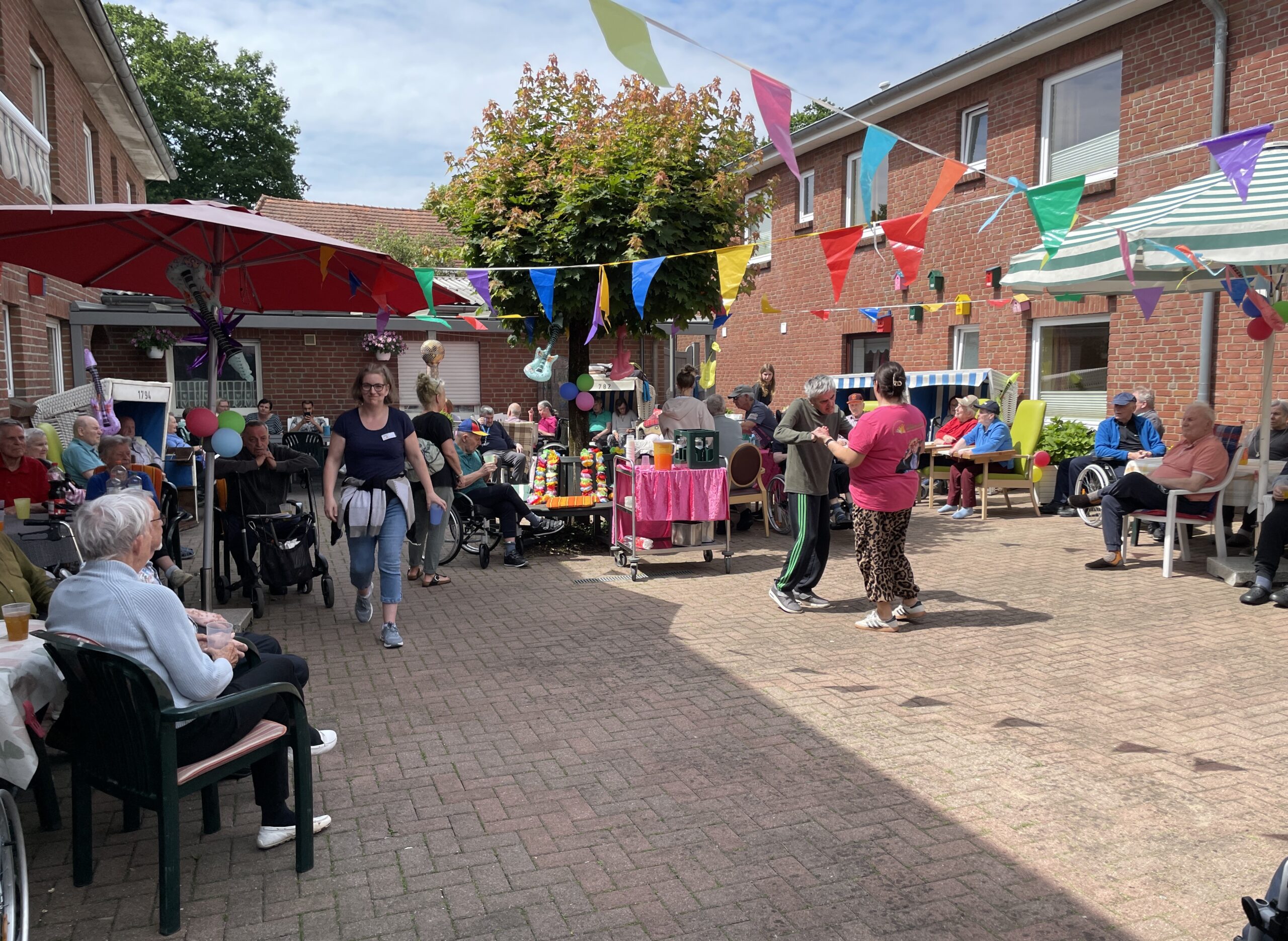 Sommerfest im Haus Dorothee: Grillduft, Musik und gute Laune